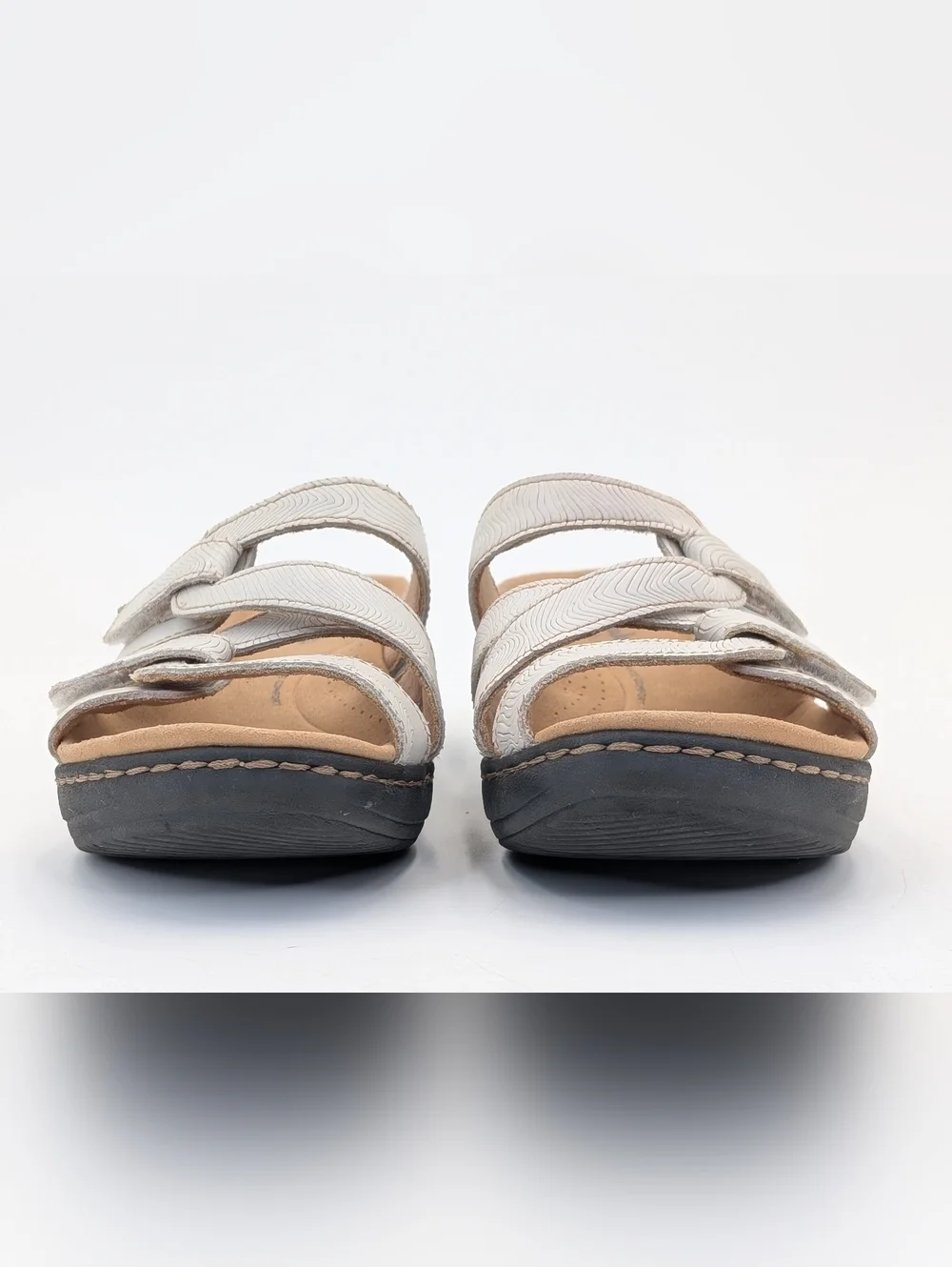 Clarks Merliah Karli Sz 7.5 White Ripple Cushioned Textured Leather Wedge Sandal